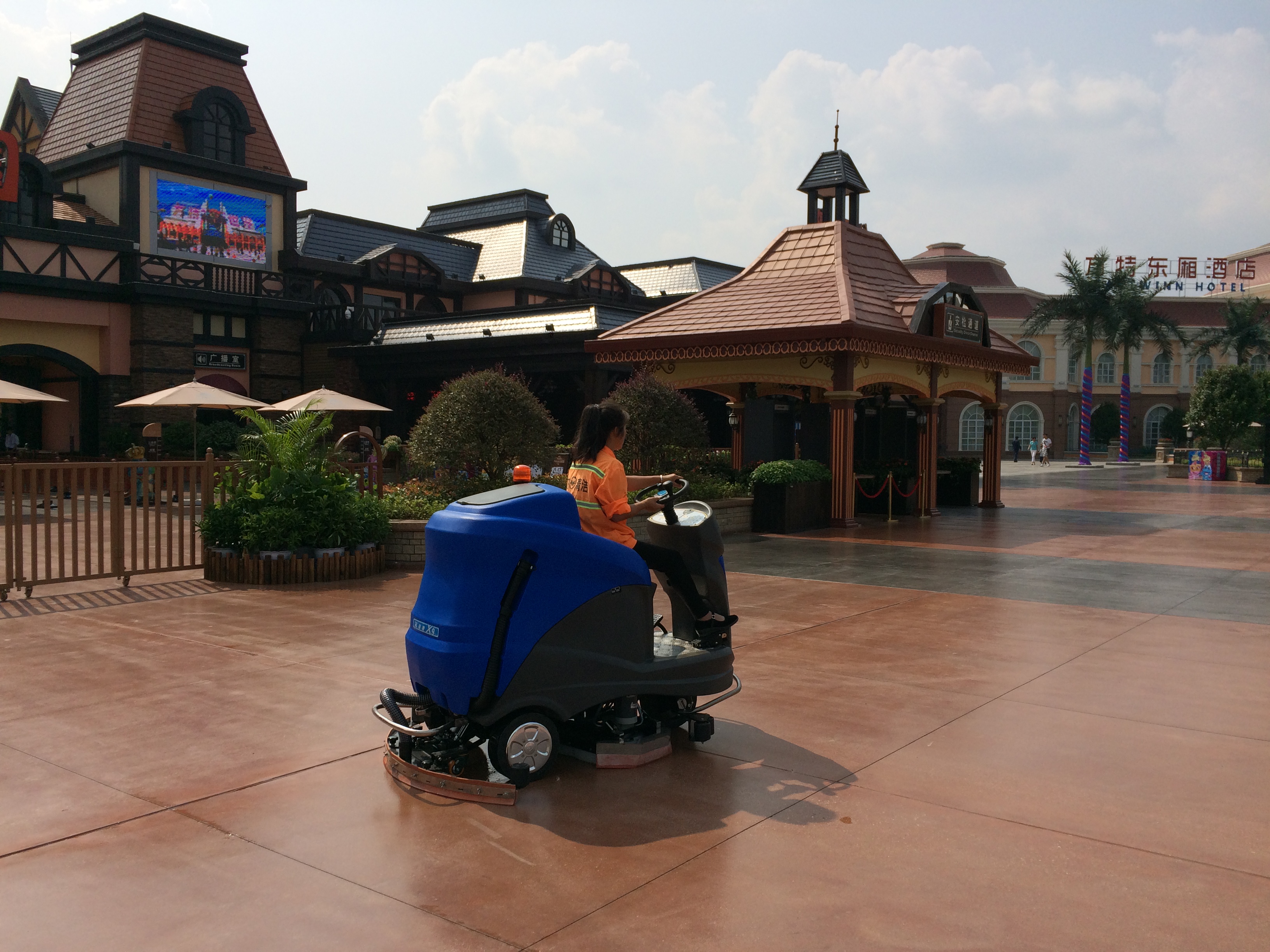 洗地機日常基礎(chǔ)維護(hù)事項